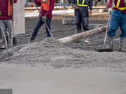 “水泥一哥”海螺水泥增收降利，水泥产品毛利率普遍下滑 | 看财报